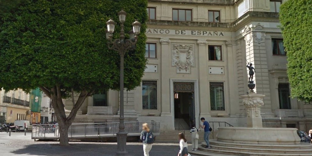 Urbanismo exige al Banco de España que retire la rampa de acceso de la Plaza de San Francisco