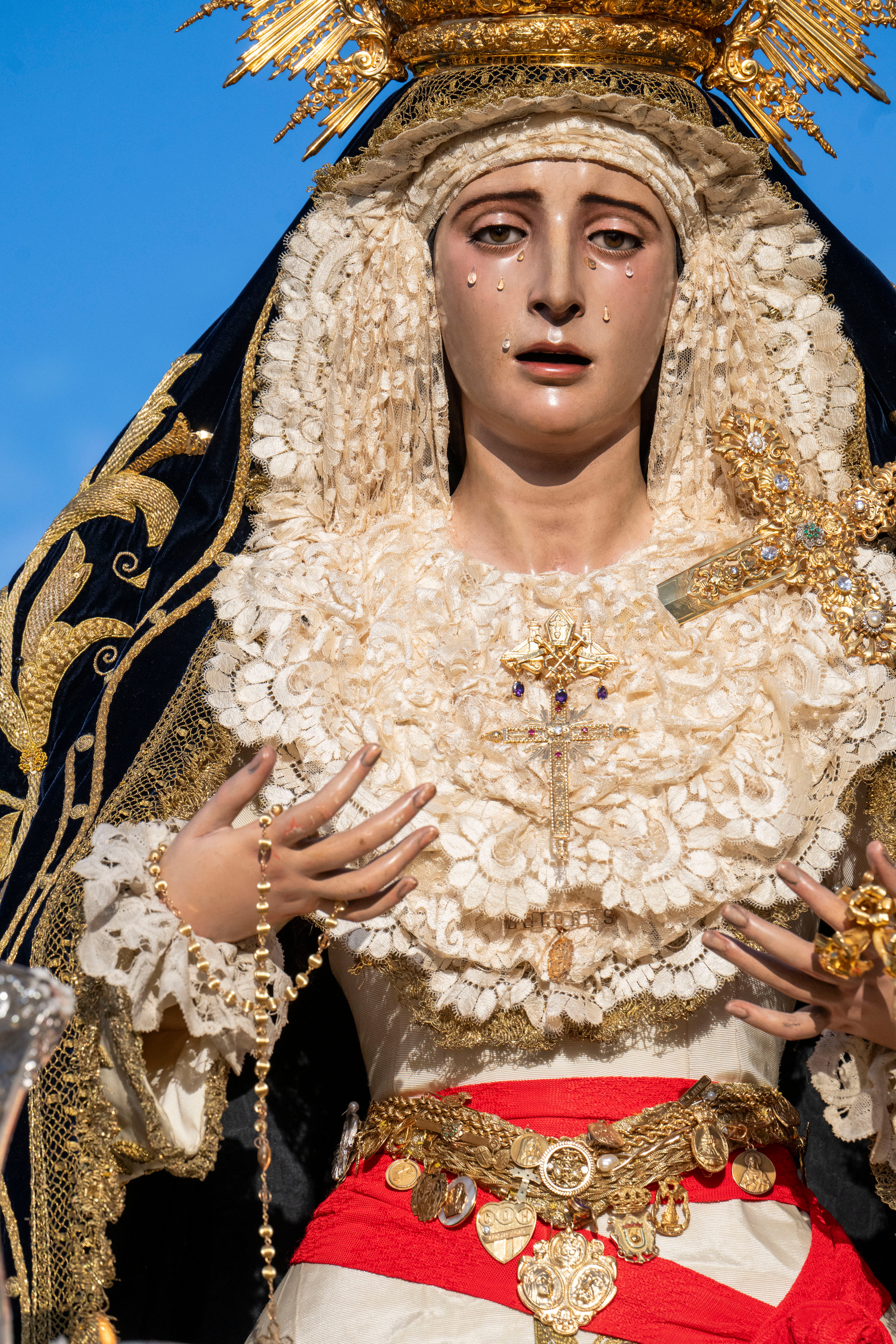 El rosario de la aurora de la Virgen de los Dolores del Cerro, en imágenes