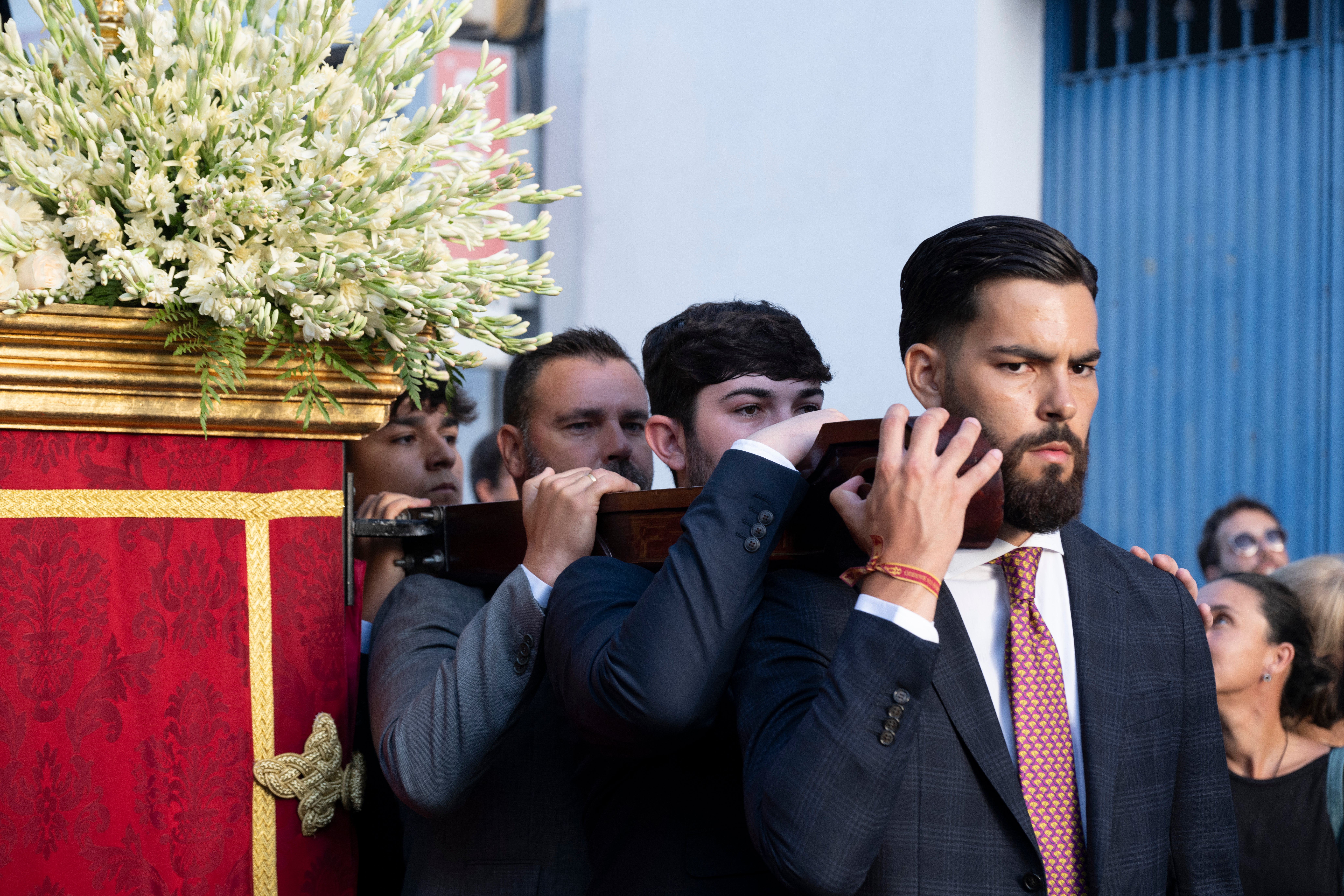 El rosario de la aurora de la Virgen de los Dolores del Cerro, en imágenes