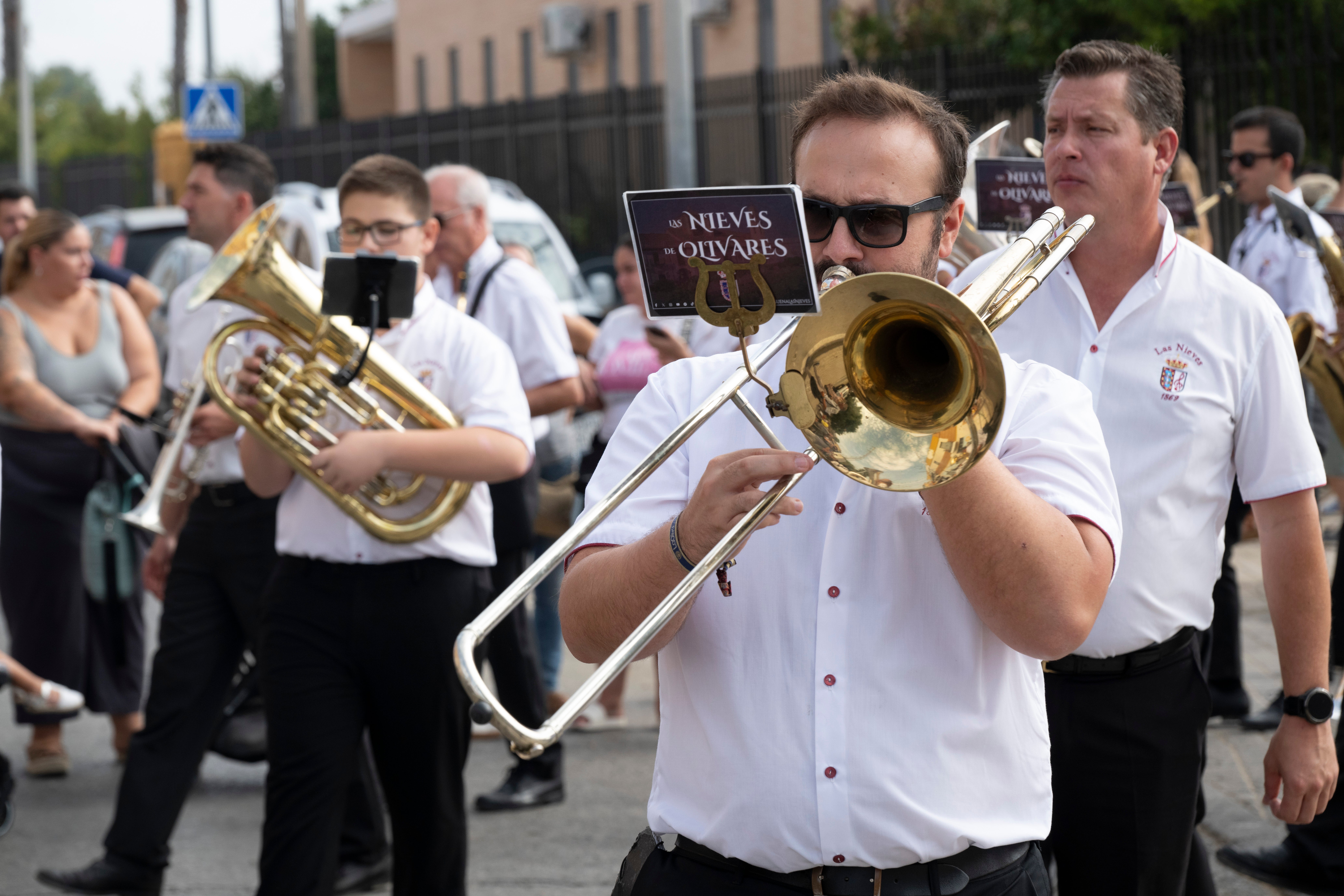 El rosario de la aurora de la Virgen de los Dolores del Cerro, en imágenes