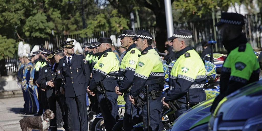 Cubrir las vacantes de la Policía Local de Sevilla costaría lo mismo que seis meses de horas extra