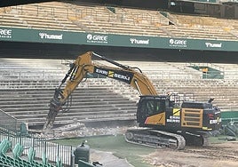 Arranca la demolición de la grada de Preferencia del estadio Benito Villamarín