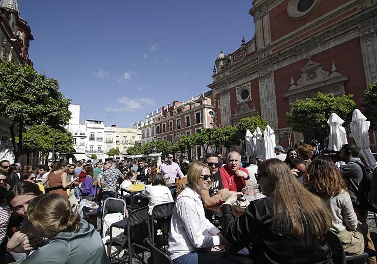 Veladores en la plaza del Salvador de Sevilla