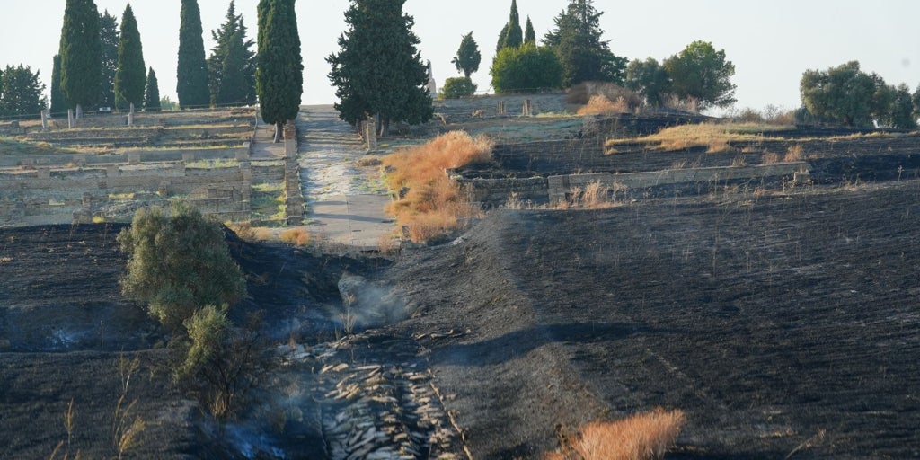 Santiponce convoca un Pleno tras el incendio provocado de Itálica