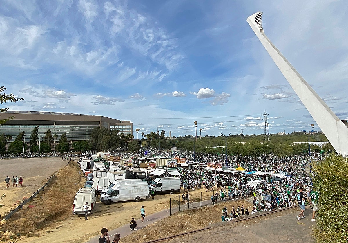 La explanada del Benito Villamarín y los bajos del Alamillo estarán asfaltados para la previa del Betis