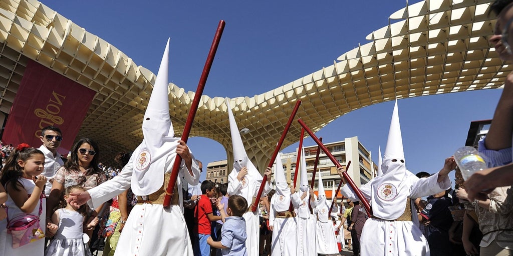 Sanz garantiza que la obra del tranvibús no afectará a las cofradías: «La Semana Santa es una prioridad»