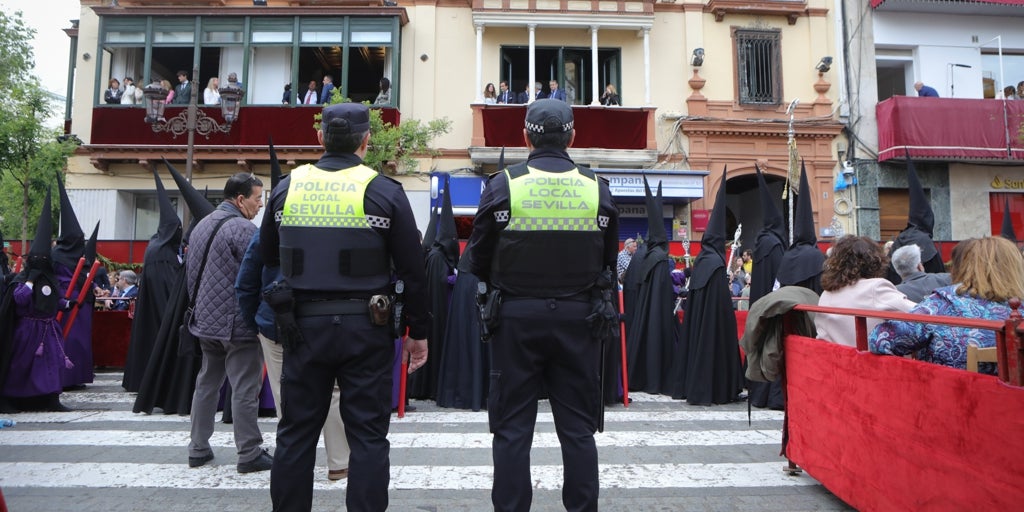 El Ayuntamiento de Sevilla gastará 30.000 euros en cremas solares para la Policía Local por la cantidad de eventos