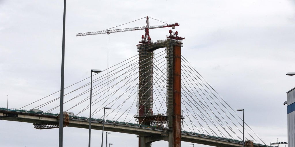 Nuevos cortes de tráfico y cierre del canal de navegación por las obras del puente del Centenario