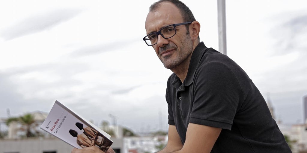 Isaac Rosa: «España es el país donde se consumen más ansiolíticos, pero al mismo tiempo se dice que es donde hay una mayor calidad de vida»