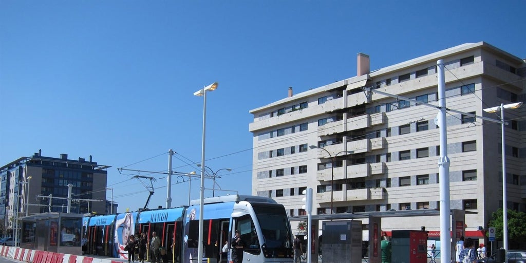 Muere un anciano de 92 años tras sufrir un desvanecimiento en mitad de la vía del tranvía