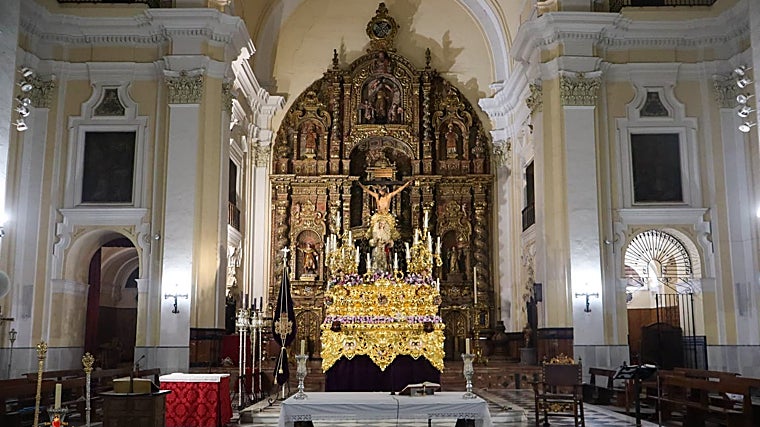 El misterio de las Aguas delante del altar mayor, como antaño