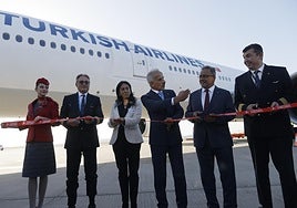 El primer avión de Turkish Airlines desde Estambul llega a Sevilla