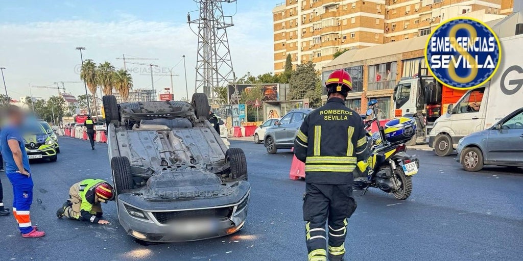 Una mujer vuelca su coche en la avenida Montesierra y resulta herida
