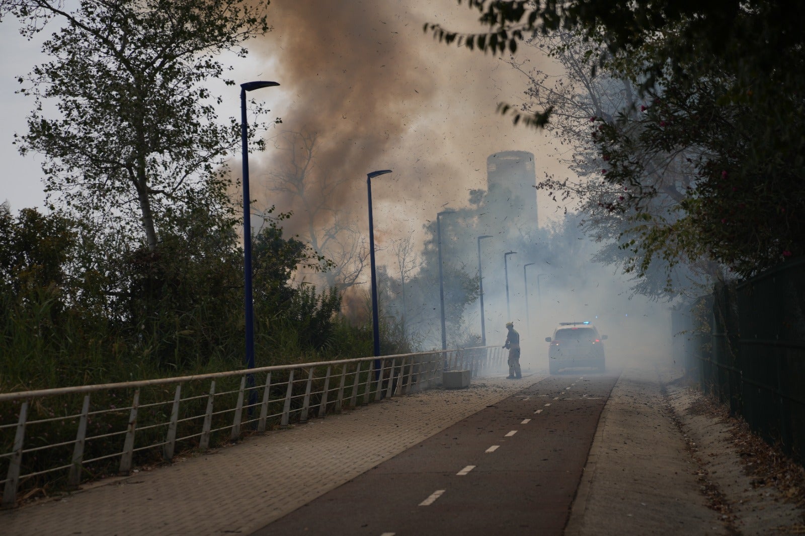 Nuevo incendio en los alrededores del Auditorio Rocío Jurado de la Cartuja