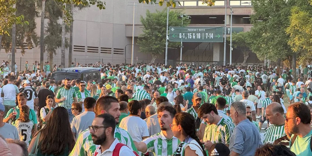 Nuevos cambios de Tussam para el partido del Betis en Cartuja: más autobuses y reubicación de paradas