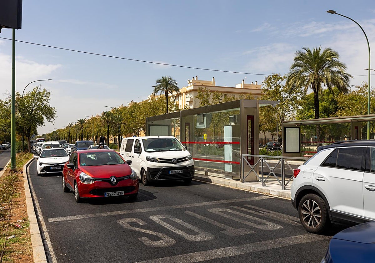 El tráfico generado por el carril destinado a la circulación del tranvibús en la avenida Kansas City