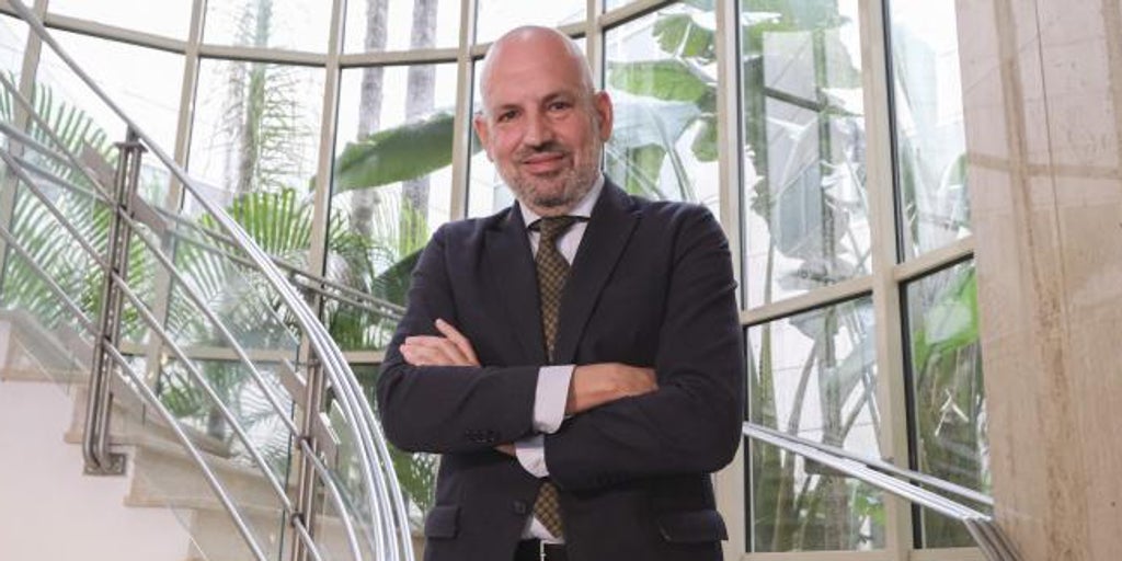 Manuel Alés: «El Ayuntamiento ha invertido en torno a 60.000 euros para mostrar a Europa y el mundo el arte sacro de Sevilla»