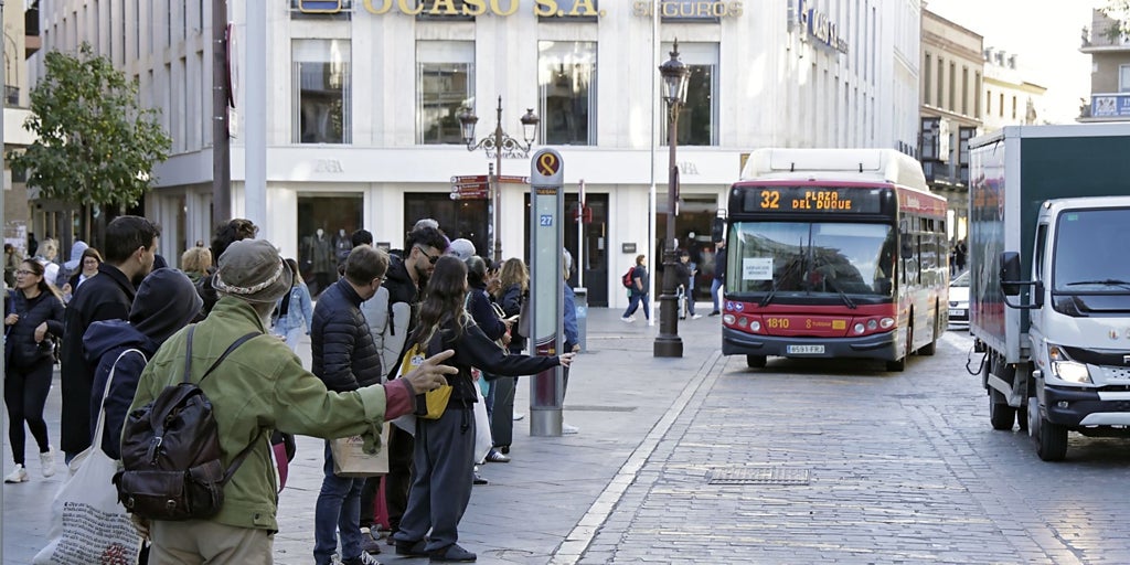 La Campana y Martín Villa se cortarán al tráfico este lunes por el comienzo de las obras del tranvibús