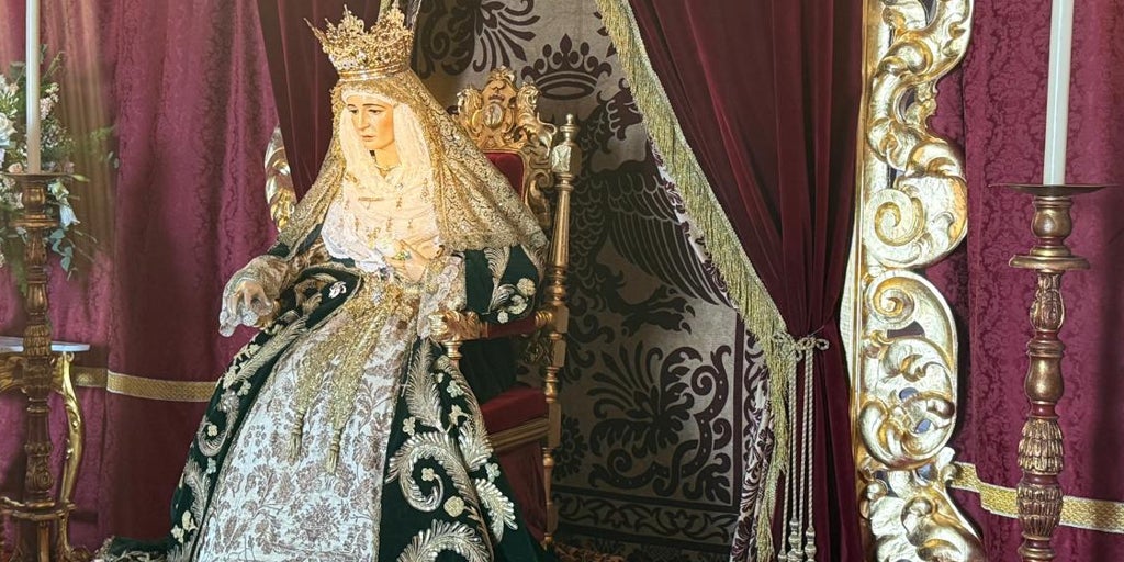 La Virgen de la Esperanza de Dos Hermanas se presenta sentada en su besamanos extraordinario