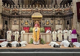 El arzobispo de Sevilla ordena a los seis nuevos diáconos para que sean «transparencia de Cristo»