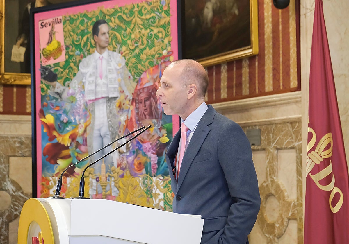 Antonio Casamitjana, con el cartel de la Fiestas de la Primavera de 2024