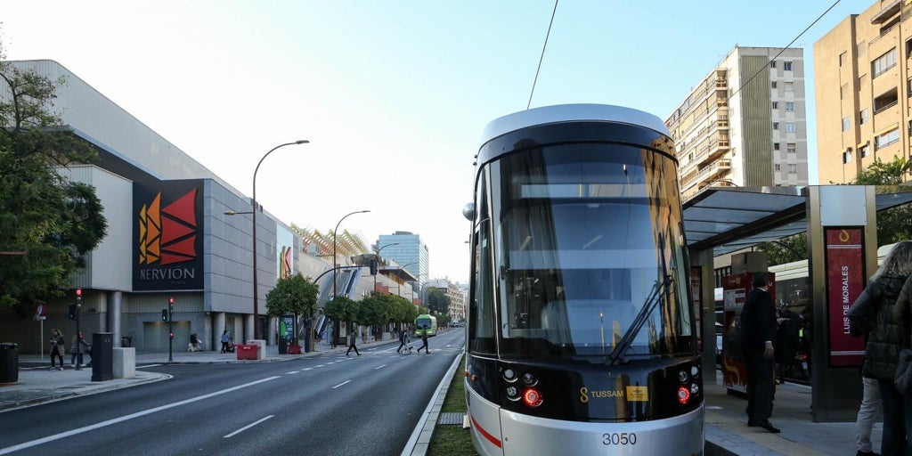 El tranvía de Sevilla atropella a un hombre junto a la parada de Nervión