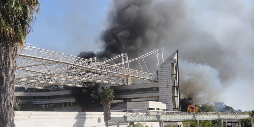 El último incendio provoca más daños en el auditorio Rocío Jurado de Sevilla antes del proceso de cesión municipal