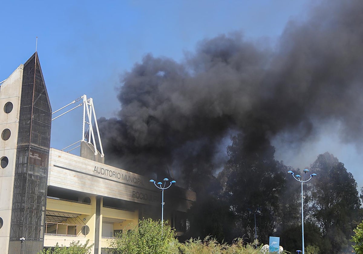 El incendio registrado este miércoles en el auditorio Rocío Jurado