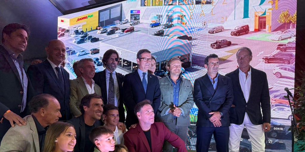 Música, humor y fuegos artificiales: el centro comercial Entrenasas se estrena a lo grande en Dos Hermanas