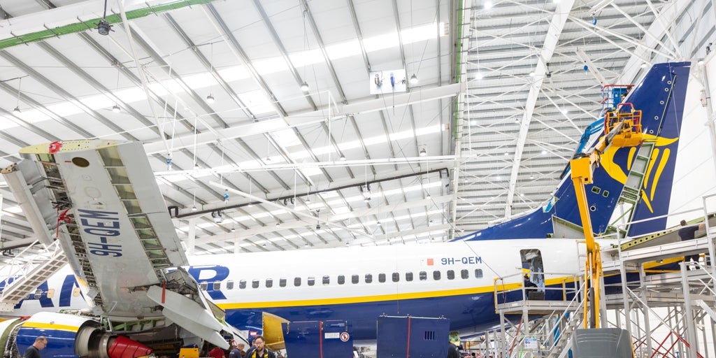 Ryanair amplía la capacidad de su hangar de reparaciones con dos nuevos talleres y un centro de formación