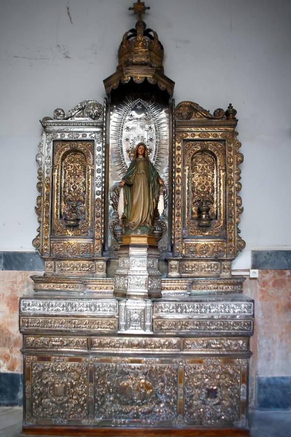 En imágenes, Los Javieres abre la iglesia de los jesuitas a Sevilla