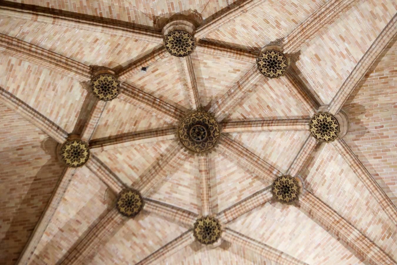 En imágenes, Los Javieres abre la iglesia de los jesuitas a Sevilla