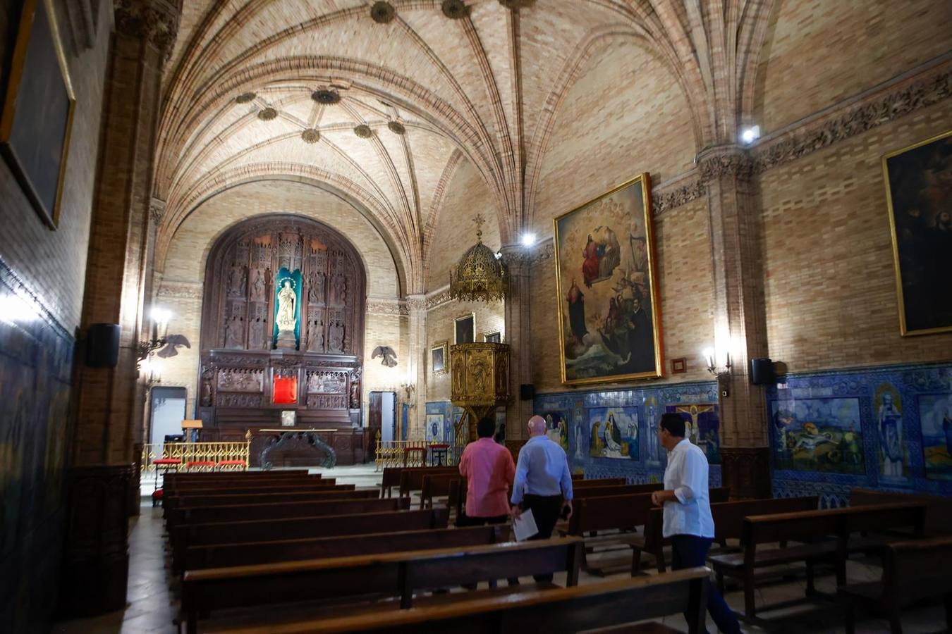 En imágenes, Los Javieres abre la iglesia de los jesuitas a Sevilla