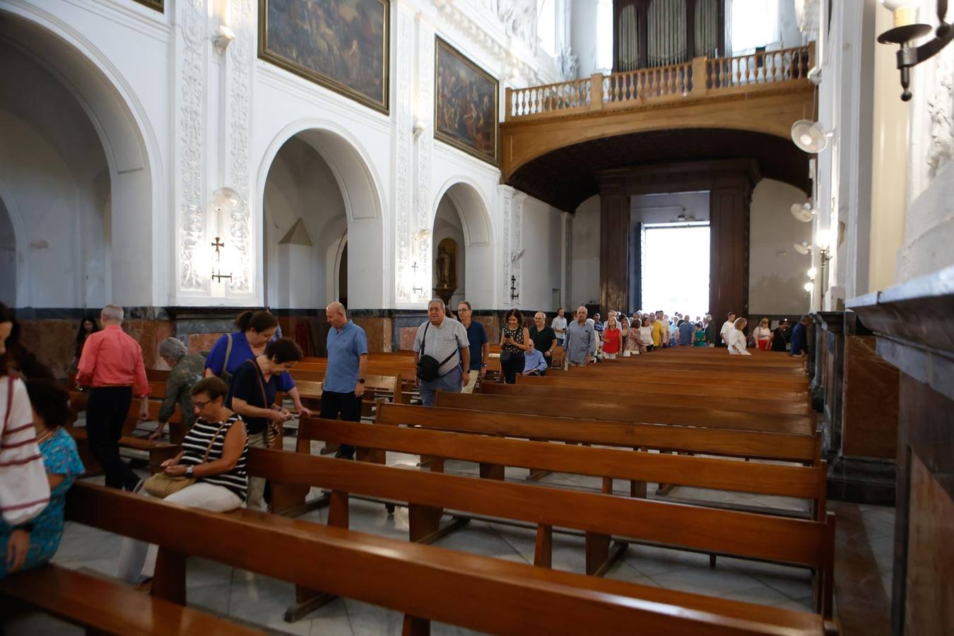 En imágenes, Los Javieres abre la iglesia de los jesuitas a Sevilla