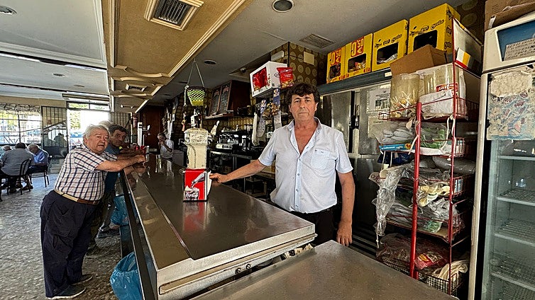La última peseta de Arahal cierra después de 63 años atendiendo a «trabajadores»
