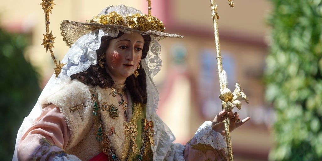 Procesión de la Pastora de Santa Marina por su coronación, en directo