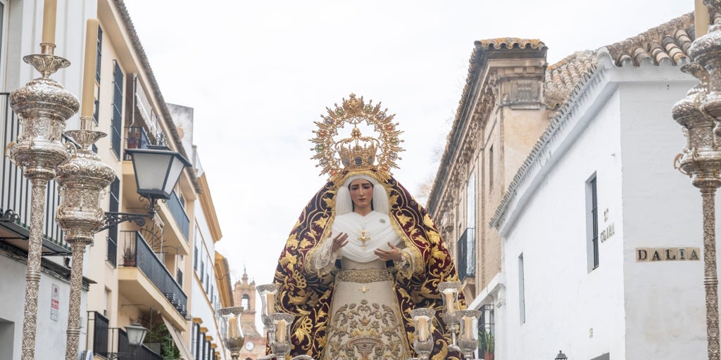 Rosarios, procesiones y un traslado marcan la jornada cofrade del domingo