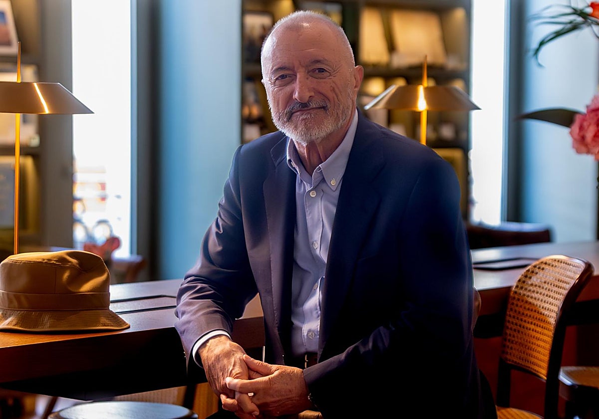 Arturo Pérez-Reverte ha presentado 'Misión en París' este martes en Sevilla