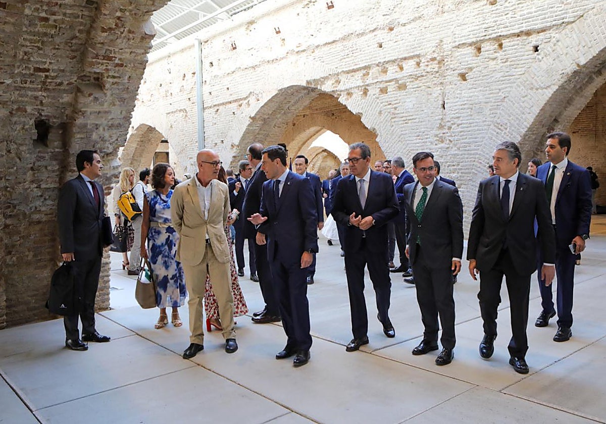 Juanma Moreno tras la reunión del Consejo de Gobierno en las Atarazanas