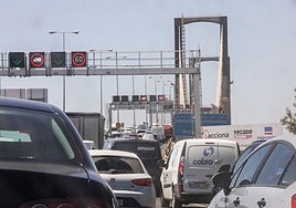 La SE-40 desatascaría casi a la mitad el puente del Centenario en Sevilla