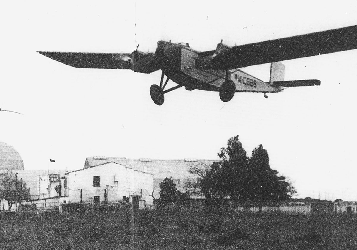 Un avión de la Compañía Aérea de Líneas Subvencionadas (Classa) despegando en 1930