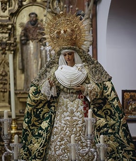 Imagen secundaria 2 - Así amanece este miércoles la Esperanza de Triana, a un día de ser trasladada a Santa Ana y comenzar el sábado la Misión al Polígono Sur