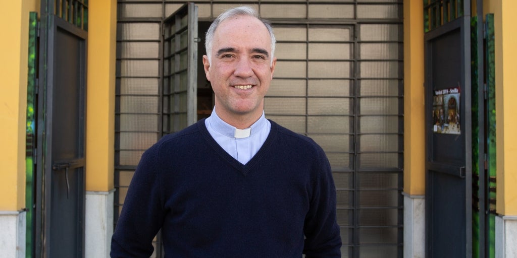 Quién es Ignacio Sánchez-Dalp, el cura con estrecha relación con los Alba que oficia la boda de Cayetano Martínez de Irujo y Bárbara Mirjan
