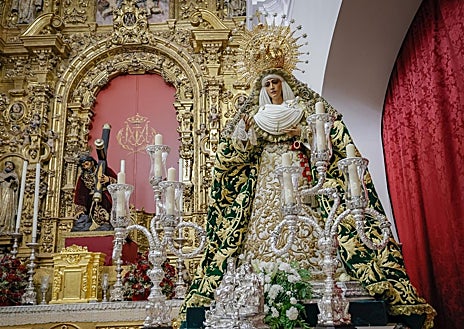 Imagen secundaria 1 - Así amanece este miércoles la Esperanza de Triana, a un día de ser trasladada a Santa Ana y comenzar el sábado la Misión al Polígono Sur