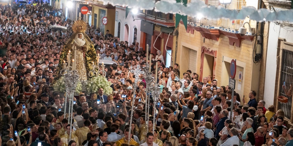 La Esperanza inicia la misión al Polígono Sur con el traslado a Santa Ana