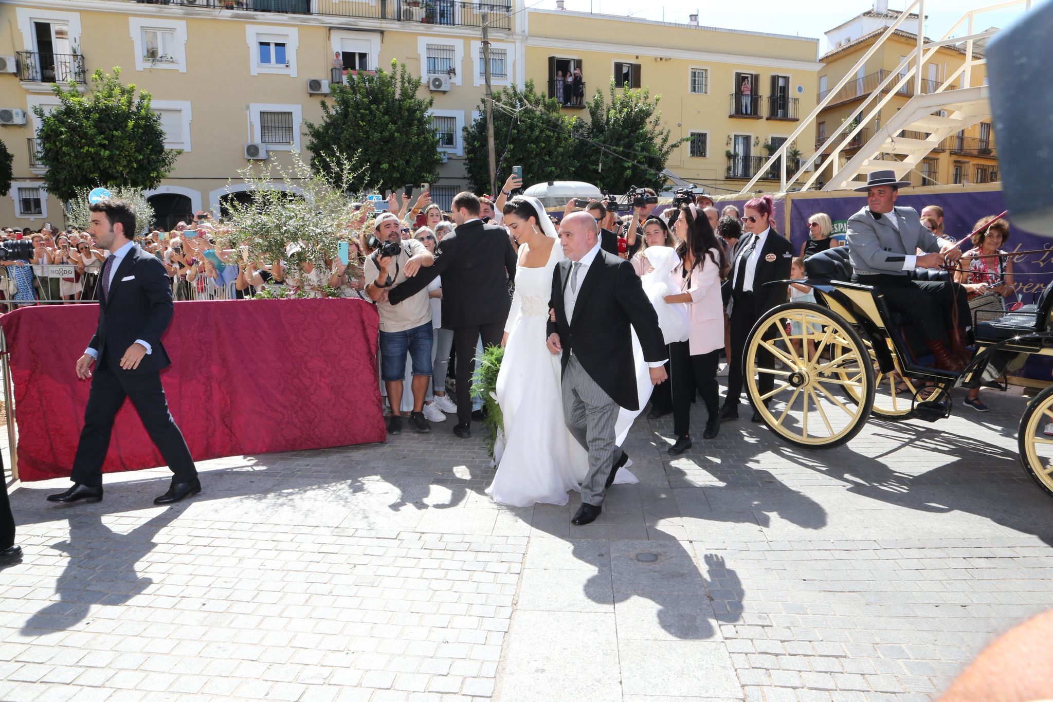 Bajando del coche de caballos
