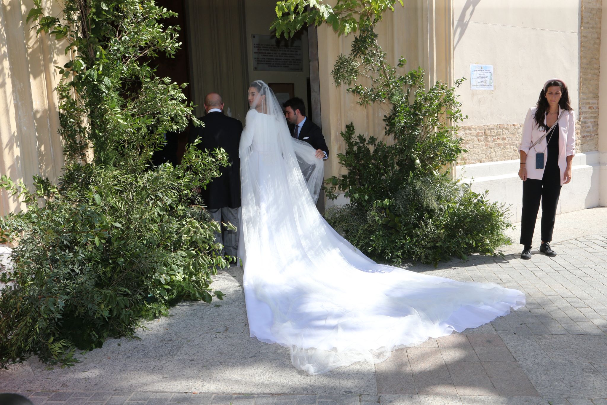 La novia, antes de entrar en el templo