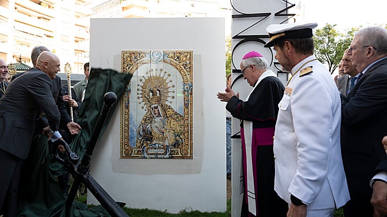 Inauguración del retablo cerámico de la Esperanza en Asunción