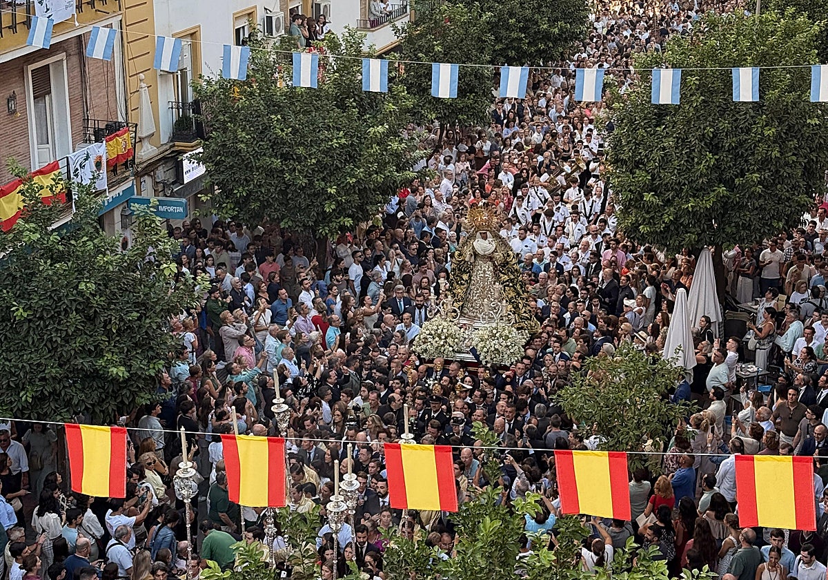 La Esperanza de Triana en la calle Asunción