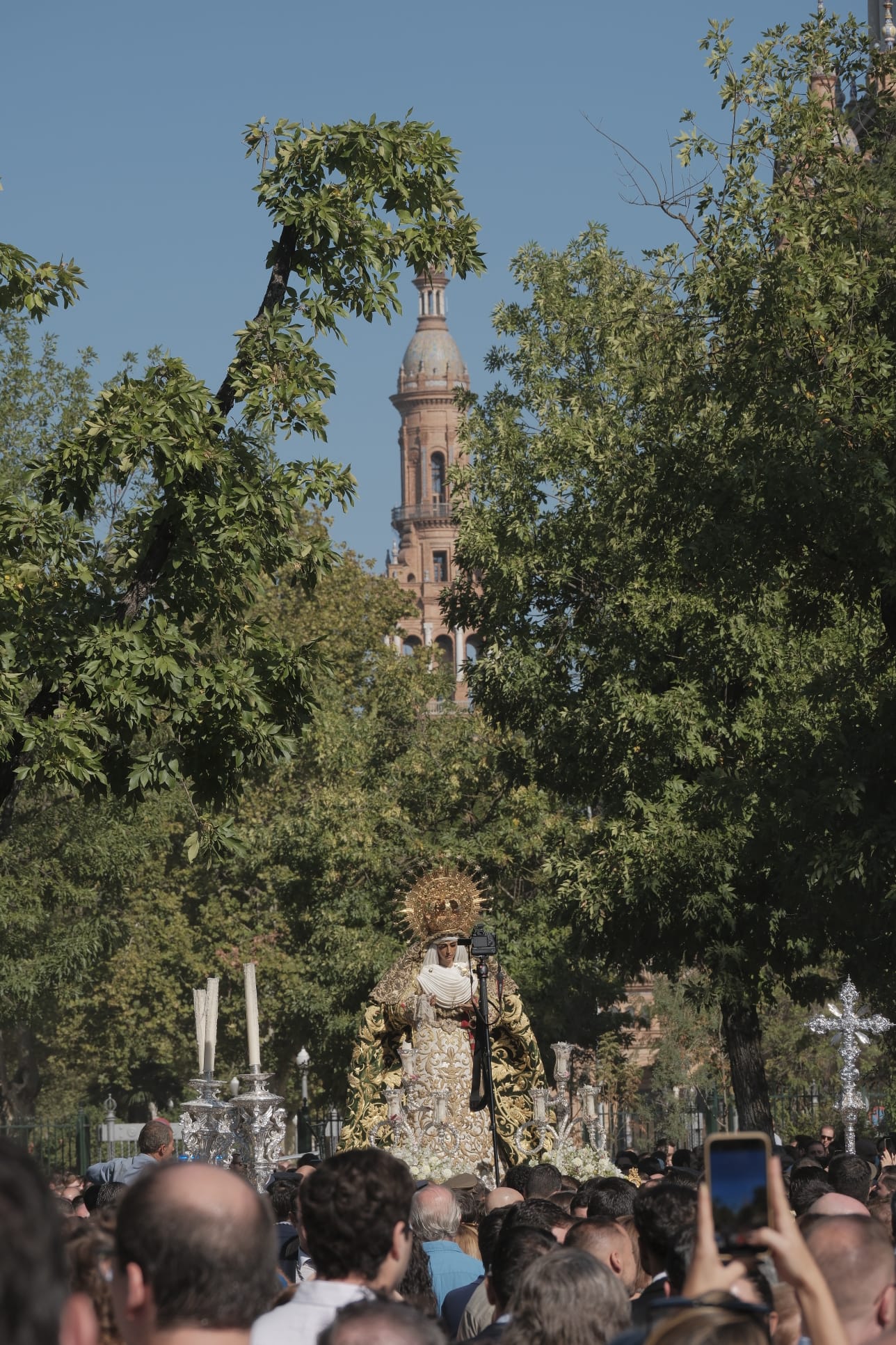 Con la Torre Norte de fondo